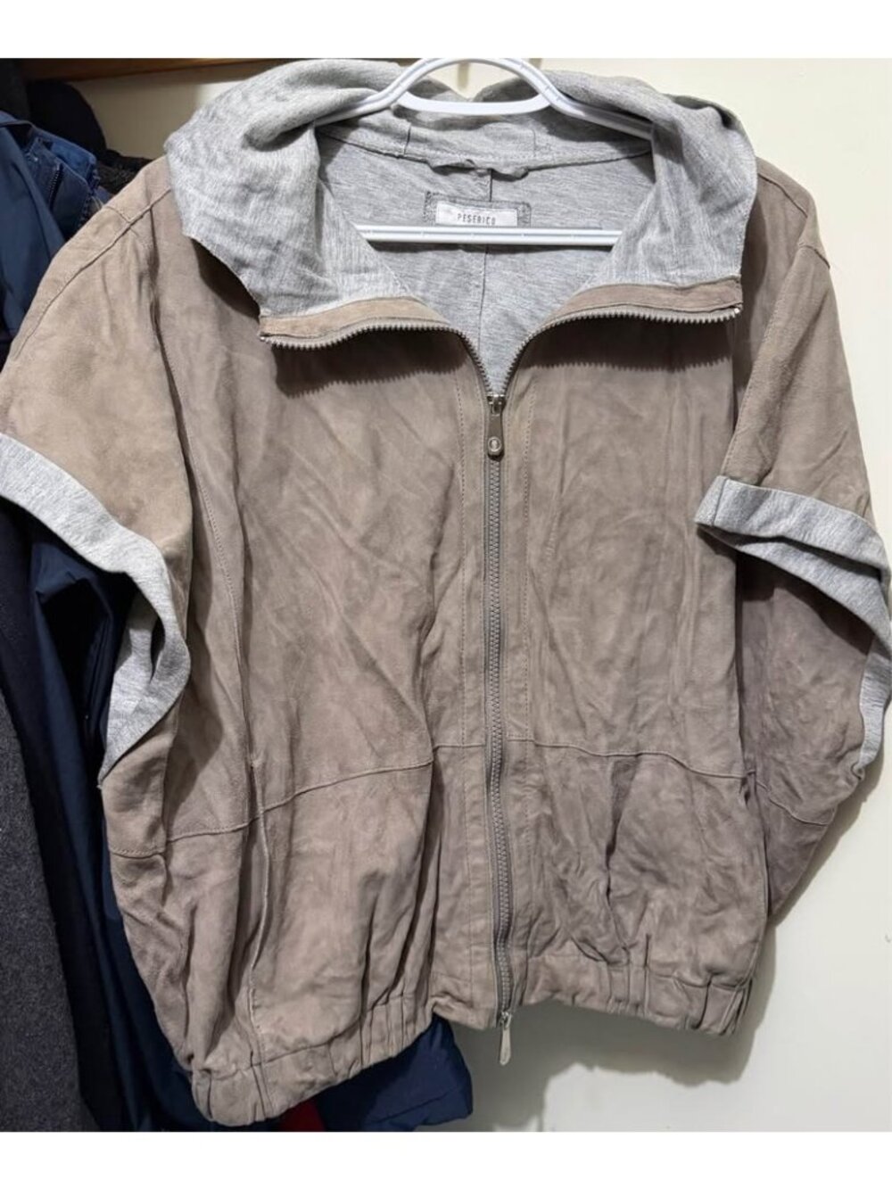 Luxury Italian Peserico leather sleeveless hooded zip up. Size 40(small)
